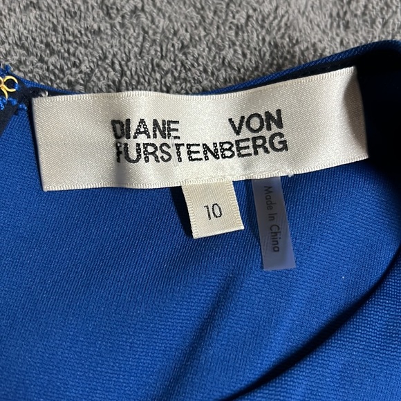 Diane von Furstenberg sleeveless stretchy sheath. - Picture 4 of 4